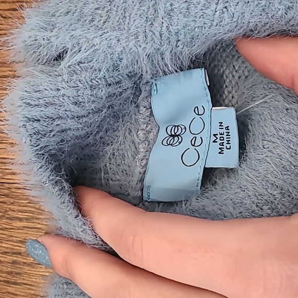 Fuzzy top - Picture 2 of 2